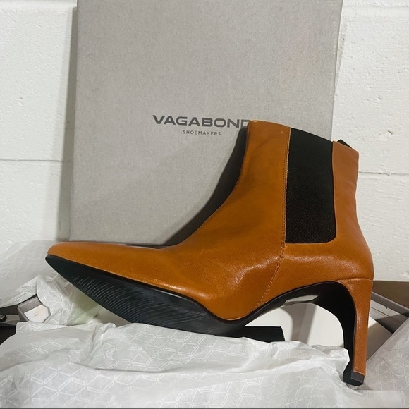 Urban Outfitters Leather Vagabond Shoemaker Chelsea Heeled Booties New - Picture 8 of 10